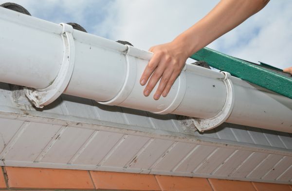 Cost of Gutter Reattachment in Dallas