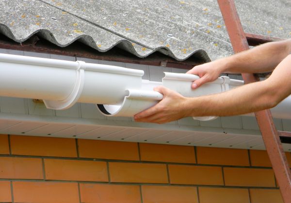 Cost of Gutter Hanging in Dallas
